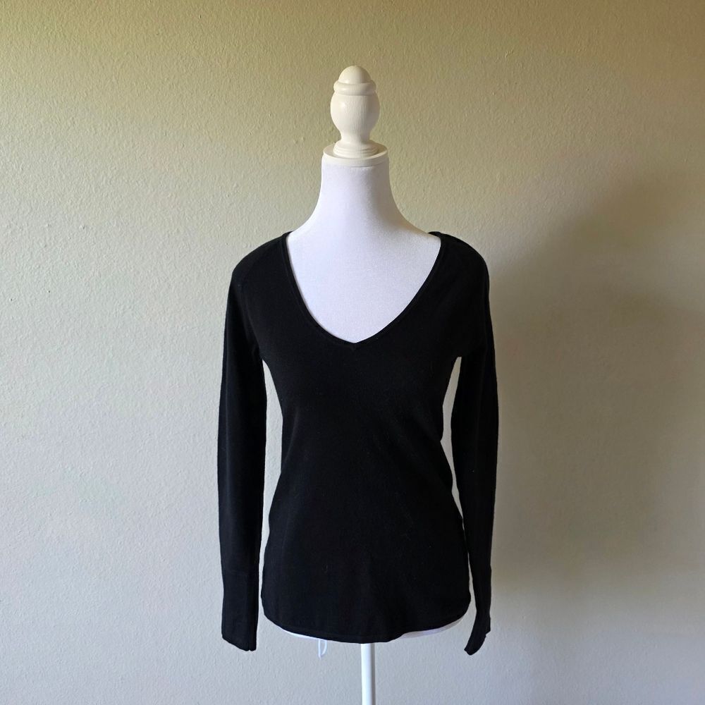 Lululemon Black Long Sleeve Workout Athletic V Neck Top